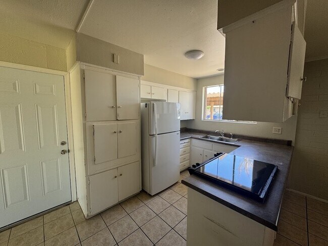 Building Photo - Maryvale 4 Bedroom