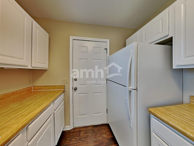 Foto del edificio - 104 Sunset Dr