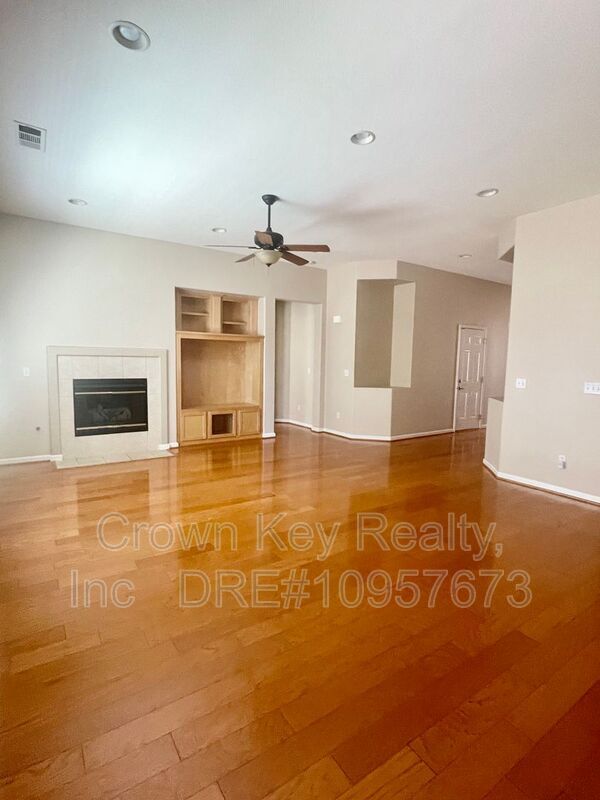 Building Photo - 4725 Dandelion Loop