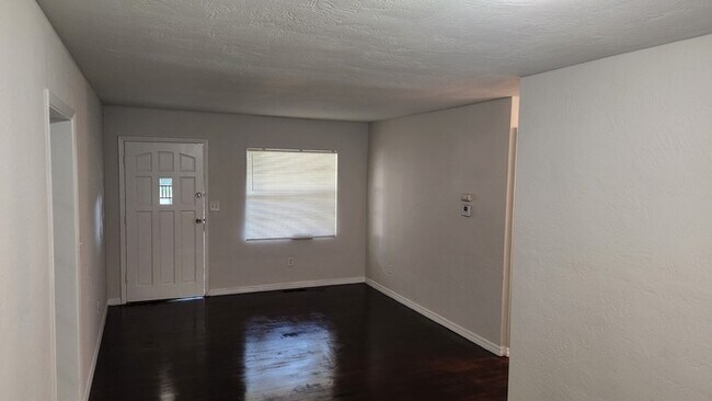 Foto del edificio - 405 W Winnemissett Ave, Deland, FL, 32720