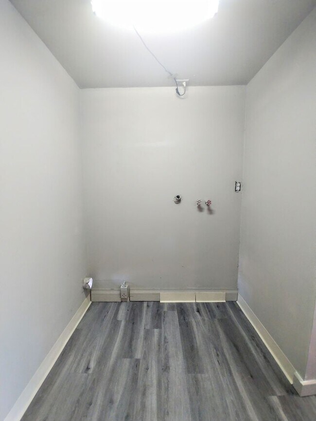 Foto del edificio - 2 Bed, 1 Bath Home with Covered Patios
