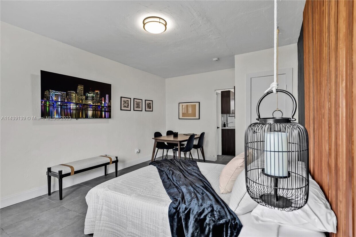 Foto principal - 1350 NE 111th St