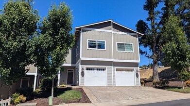 Building Photo - 1055-1057 Big Fir Pl S