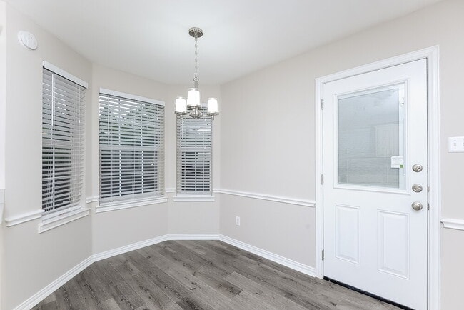 Building Photo - 1105 Brookhaven Dr