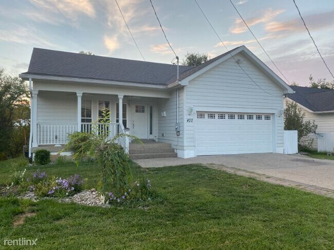 Building Photo - 4 br, 3 bath House - 422 N FIRST