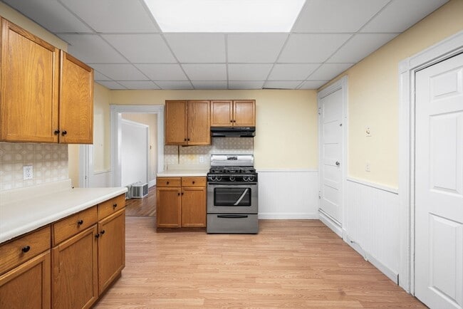 Building Photo - 12 Porter St