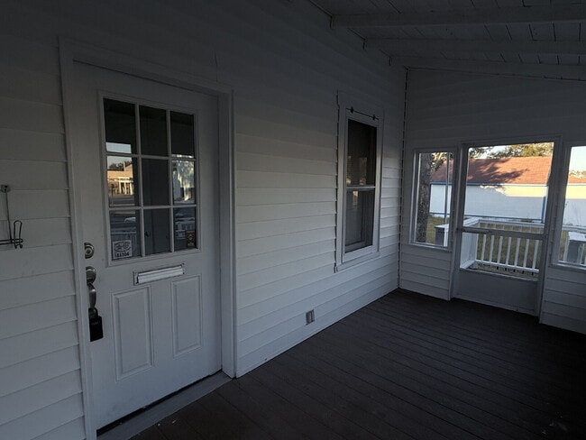 Foto del edificio - 3 Bedroom and 1 Bath