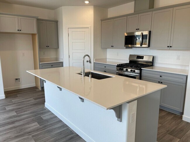 Foto del edificio - 2743 N. Vahe Ave. (Shields/Temperance) ~ M...