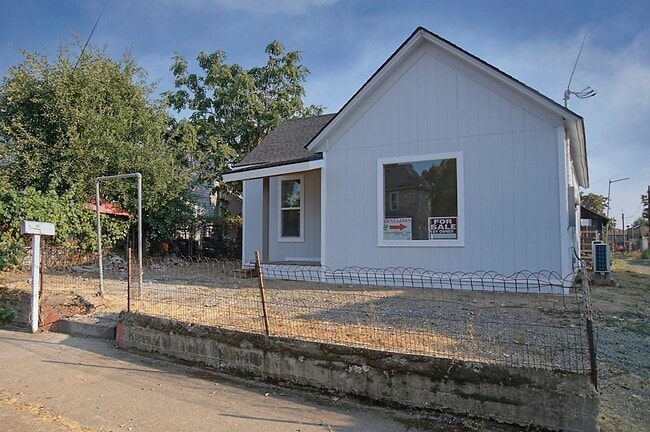 Building Photo - 407 W Pine St