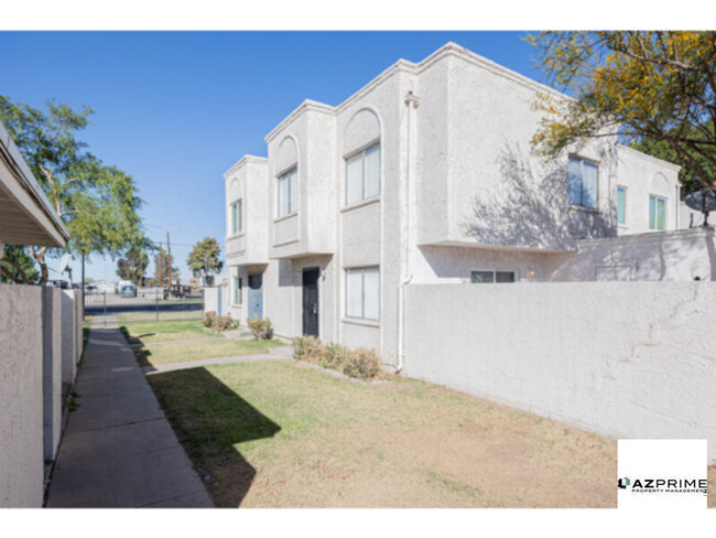 Foto del edificio - Modern 3/1 Phoenix Townhouse with Private ...