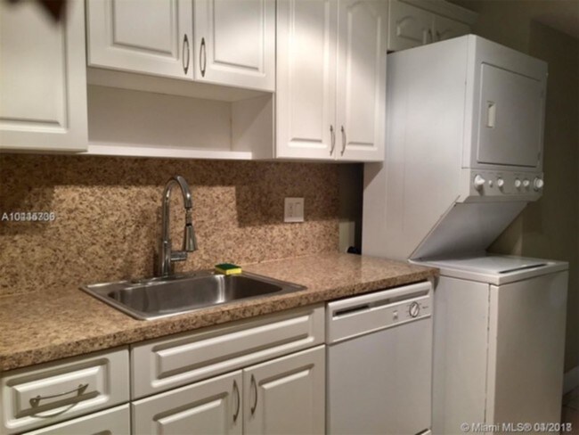 Foto del edificio - 8260-8210 SW 210th St