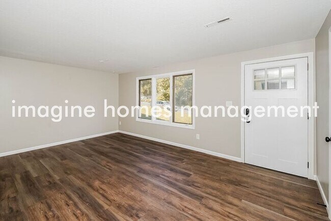 Foto del edificio - Cozy 2 Bedroom Unit in Maple Grove