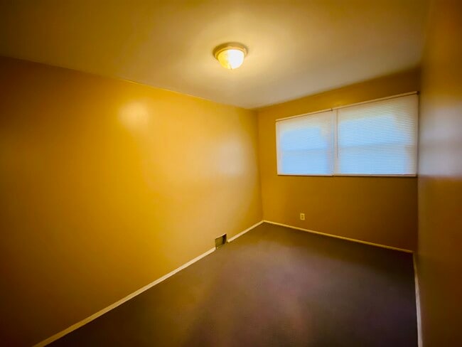 Building Photo - 2260 Stieber Ave