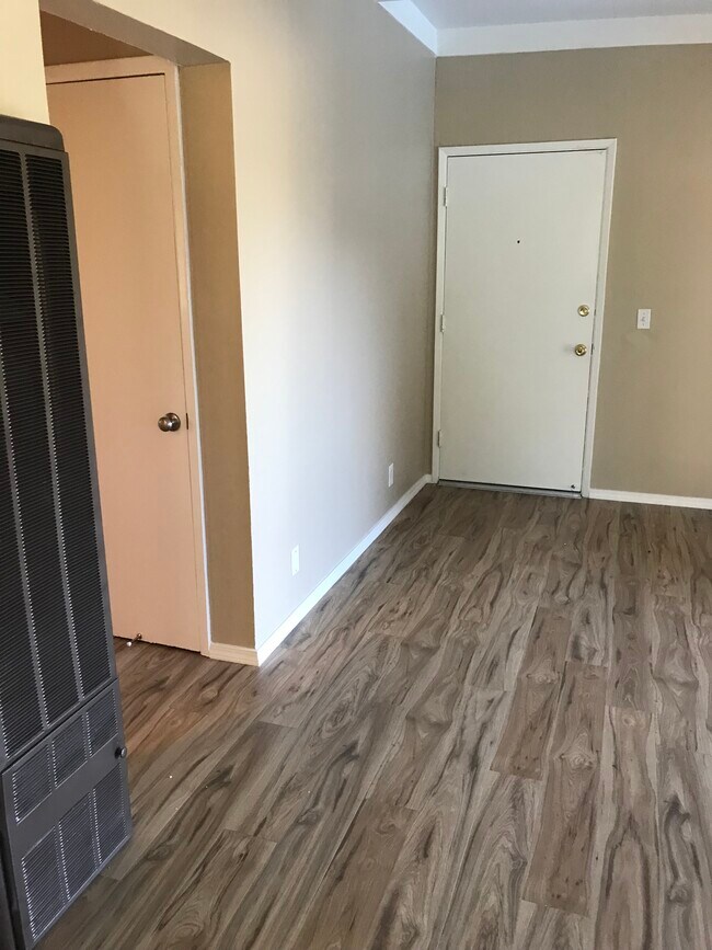 Building Photo - 2275 Ellena Dr