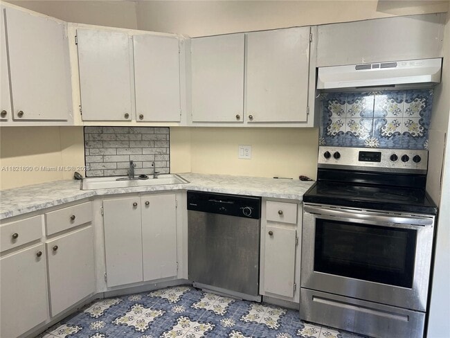 Building Photo - 3300 Spanish Moss Terrace