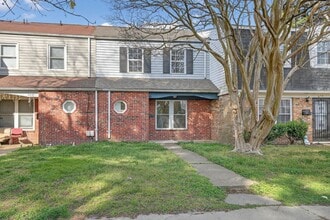 Building Photo - 620 Red Horse Ln