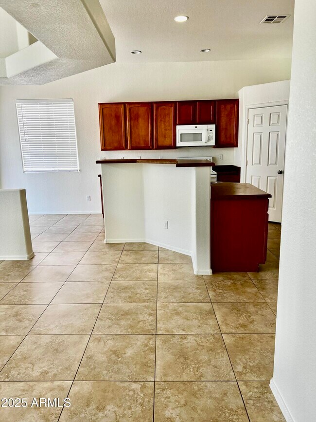 Foto del edificio - 515 E St Kateri Ln