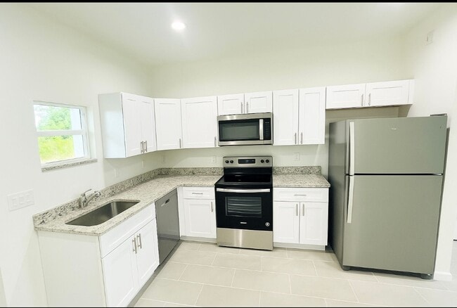 Building Photo - Brand New 2/2/1 -GREAT LOCATION- SW LEHIGH ACRES