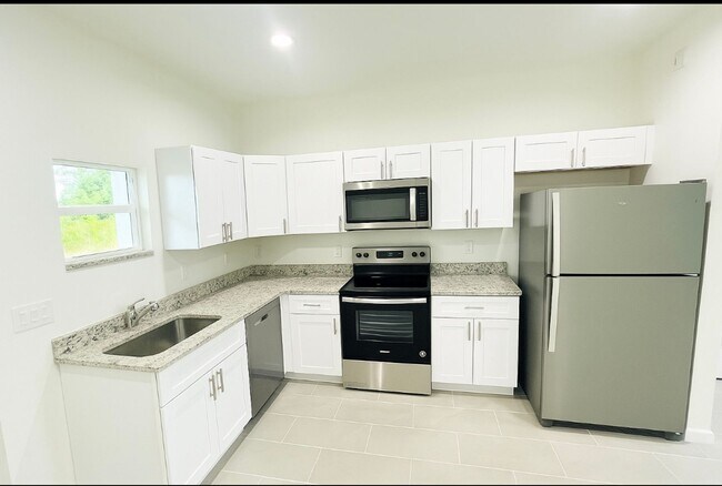 Building Photo - BRAND NEW 2/2/1 SINGLE FAMILY-SW LEHIGH AC...