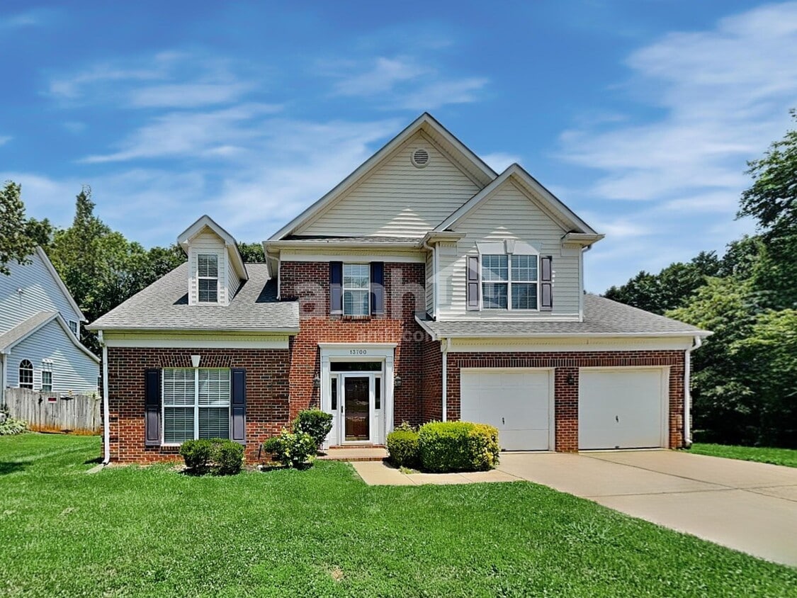 Foto principal - 13700 Kensal Green Dr