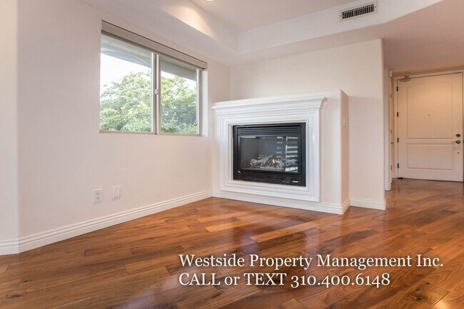 Building Photo - 2 br, 2.5 bath House - 11766 W. Sunset Blv...