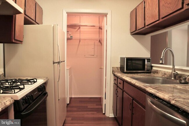 Foto del edificio - 1301 Woodhollow Dr