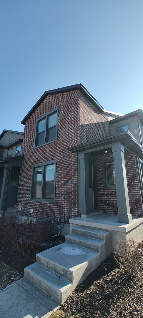 Building Photo - Absolutely GORGEOUS Townhouse!!!