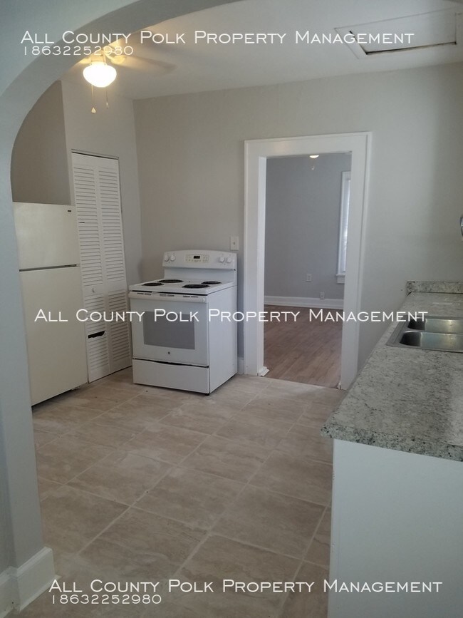 327 Ave J SE, Winter Haven, FL 33880 Room for Rent in Winter Haven