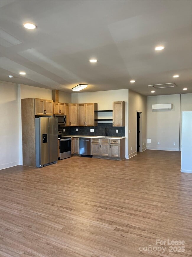 Foto del edificio - 233 W Main St