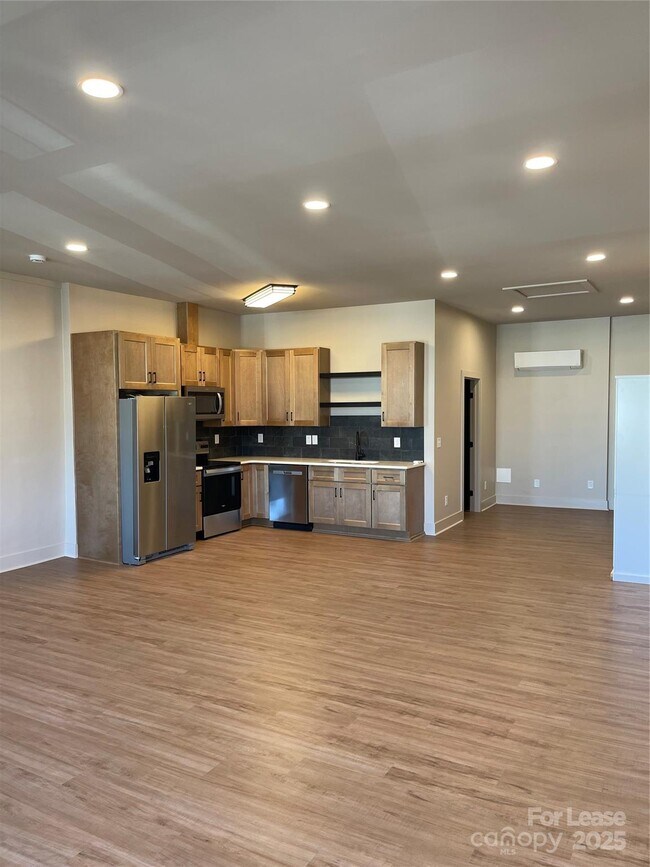 Building Photo - 233 W Main St