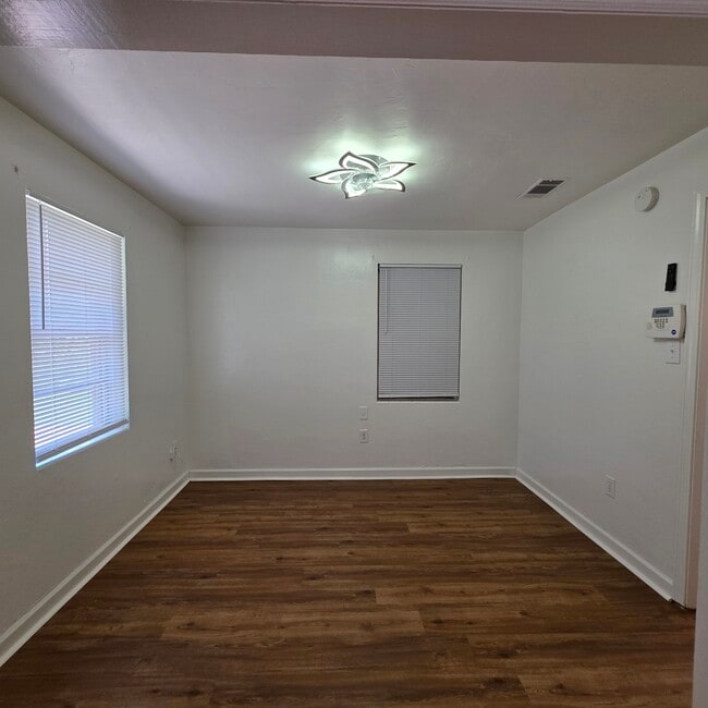 Building Photo - 2508 Belmont Ave