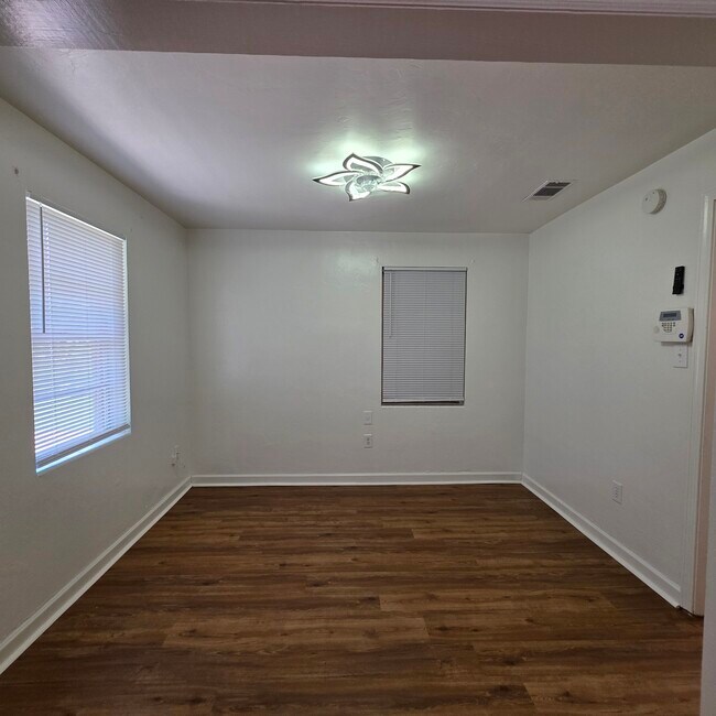 Foto del edificio - 2508 Belmont Ave