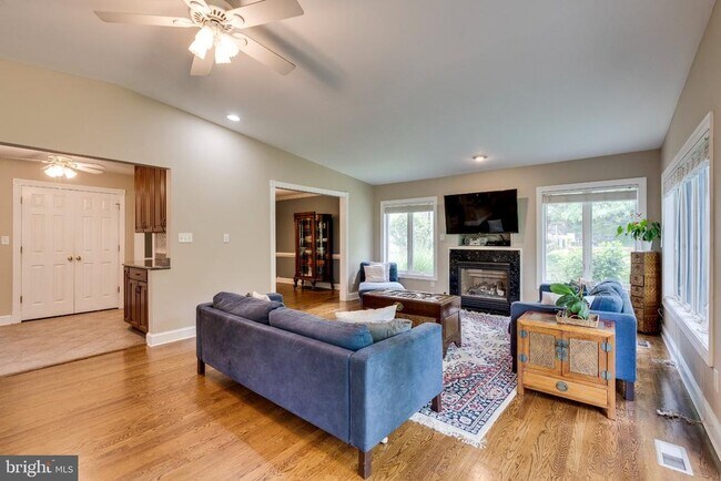 Building Photo - 1816 Midlothian Ct