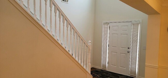 Building Photo - 731 Thompson Ridge Dr