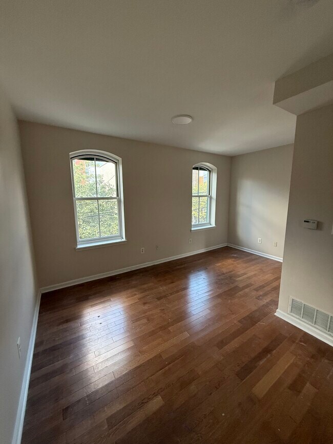 Building Photo - 1817 Frankford Ave