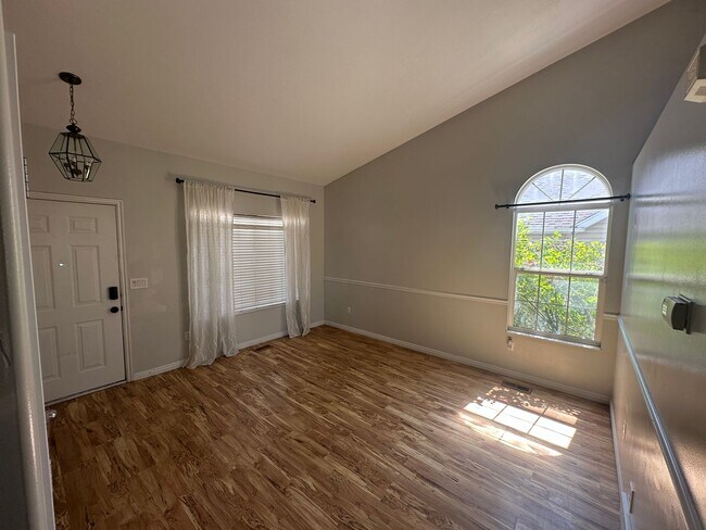 Foto del edificio - Beautiful 4 Bedroom Home in Layton!