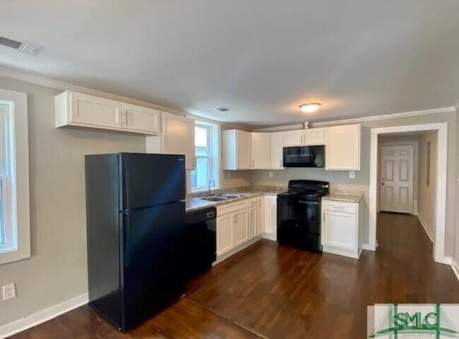 Building Photo - 708 W 51st St