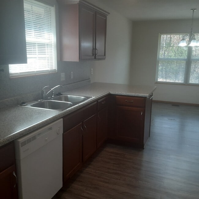 Foto del edificio - 545 S Walker Ln