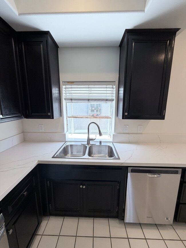 Building Photo - 5145 Yarmouth Ave