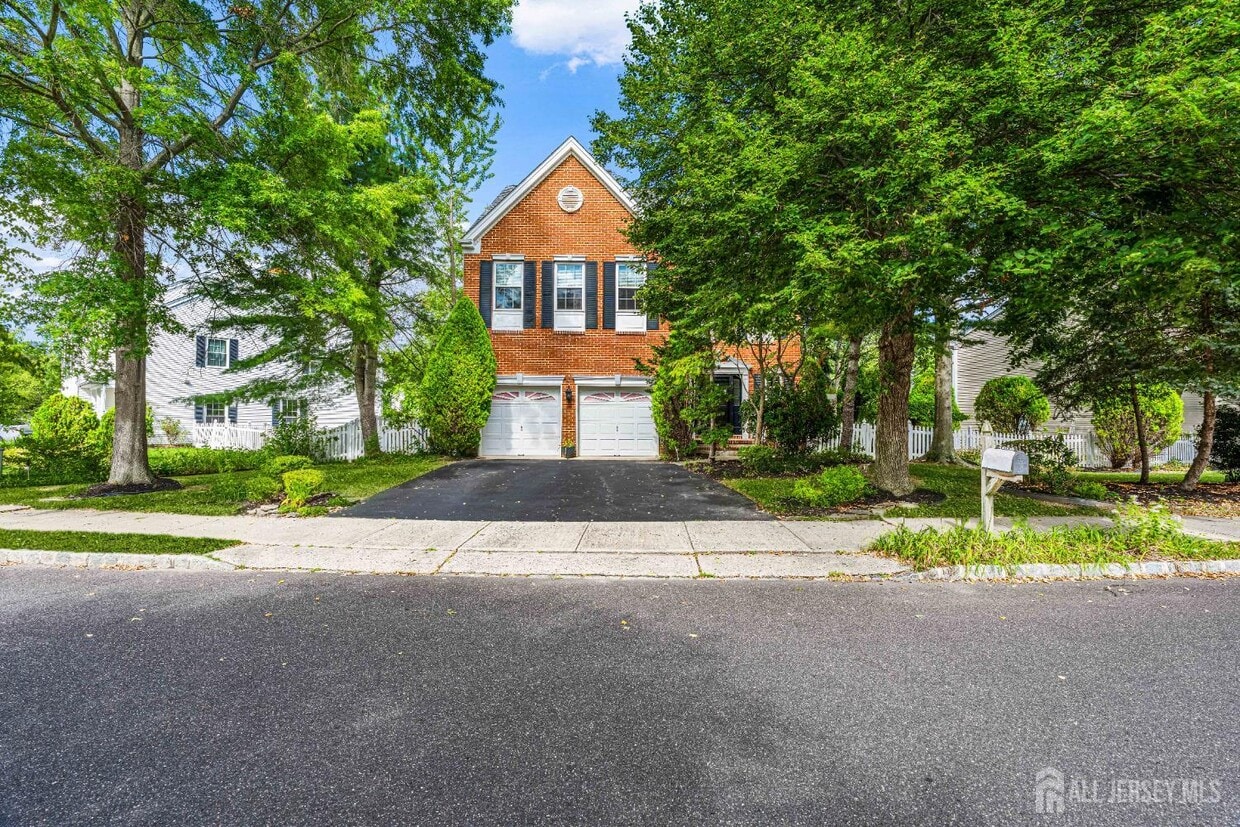 Foto principal - 46 Marion Dr