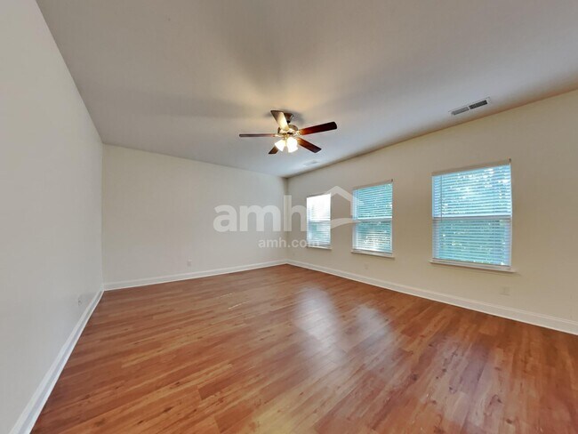 Foto del edificio - 3041 Greenmont Cir