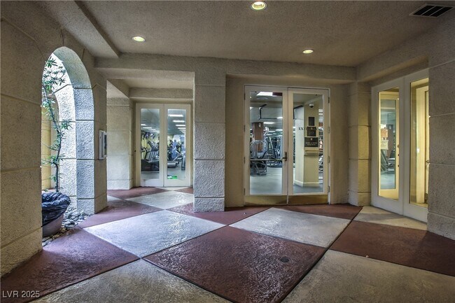 Foto del edificio - 230 E Flamingo Rd