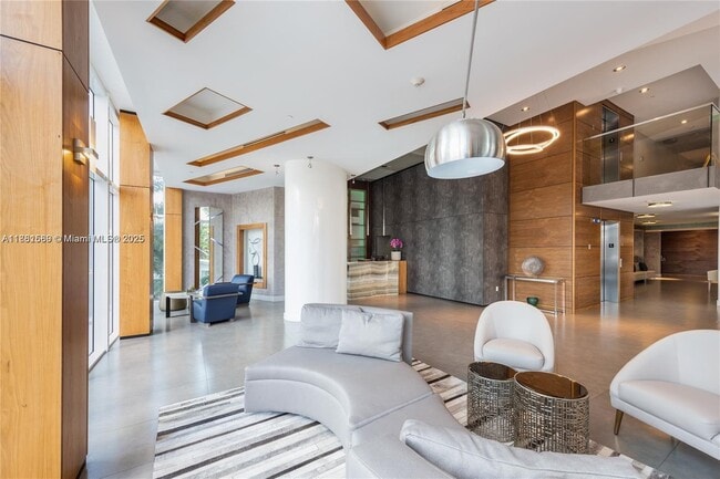 Foto del edificio - 600 NE 27th St