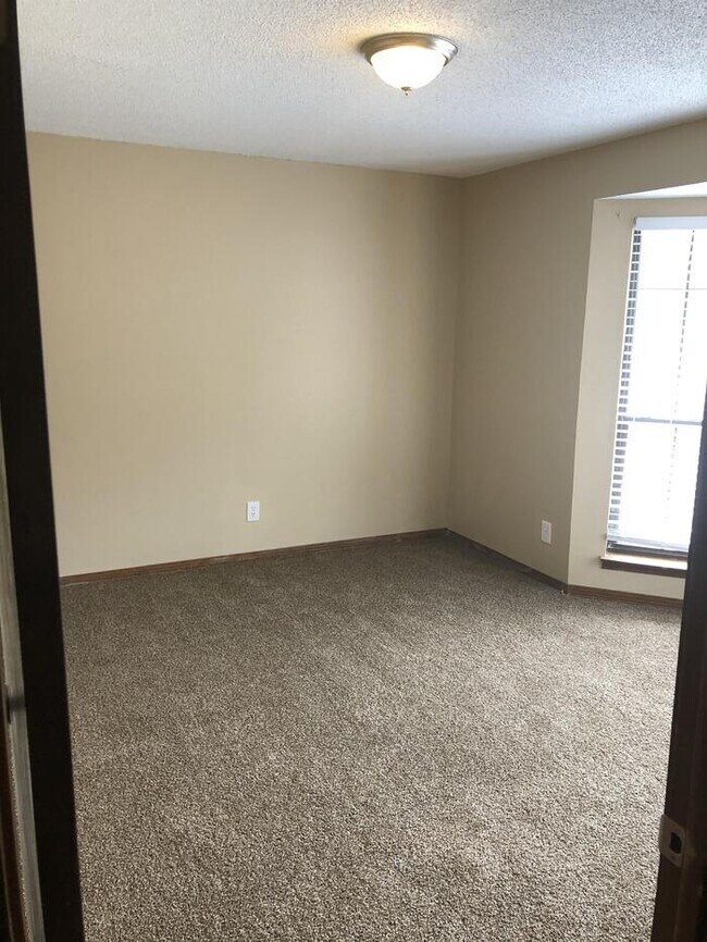 Building Photo - 3637 Vista Ridge Dr