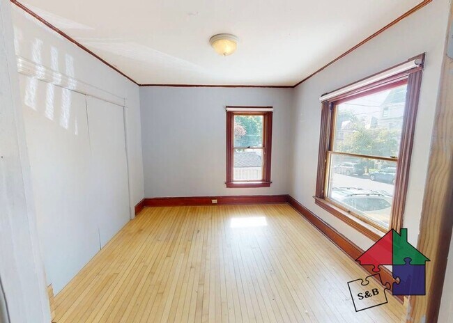 Building Photo - 36 Buell St
