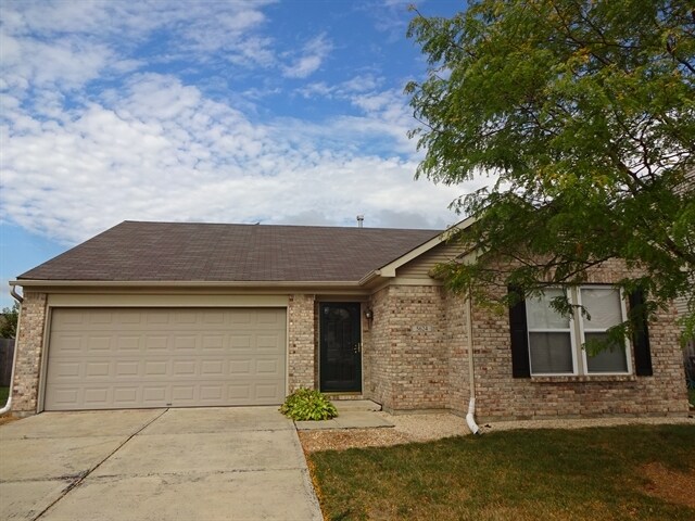 Primary Photo - 5624 Grassy Bank Dr