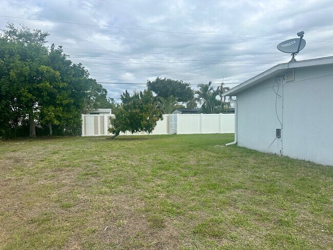 Foto del edificio - Charming 3 bedroom single family home for rent annually