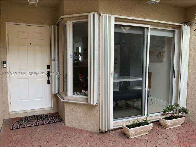 Foto del edificio - 10241 NW 52nd Ln