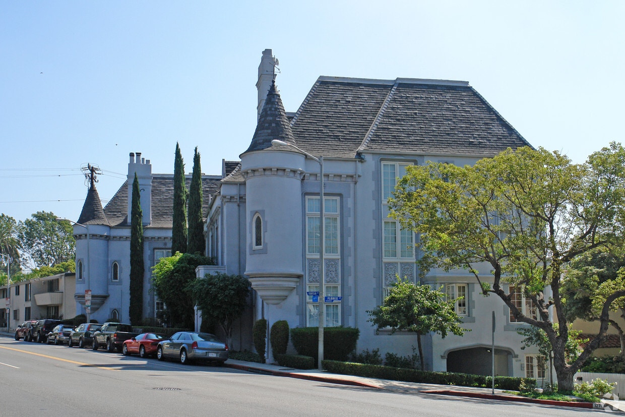 8320 Fountain Ave, West Hollywood, CA 90069 Apartments in West
