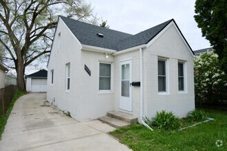 Building Photo - 11032 Continental Ave